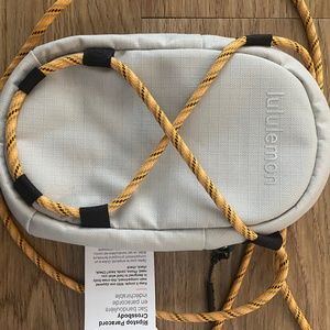 Lulelemon side bag